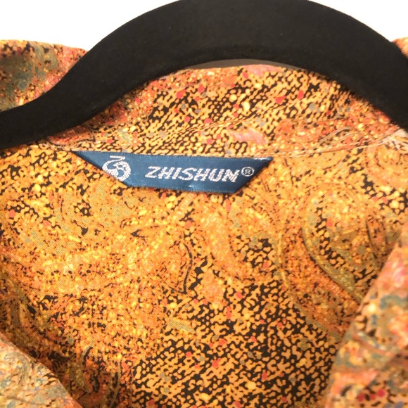 1/2 Sleeve Collared Shirt with a funky pattern - Picture 2 of 3